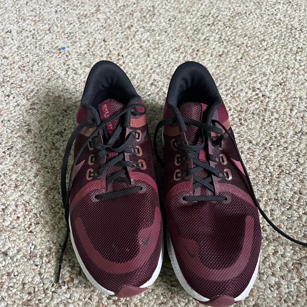 Nike Quest running shoes
